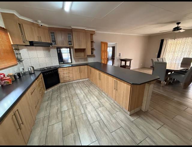 3 BEDROOM HOUSE FOR SALE IN VANDERBIJLPARK SE 8